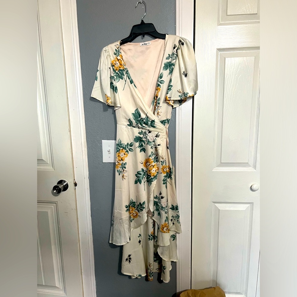 Really Nice dress size M. Only worn 2x .